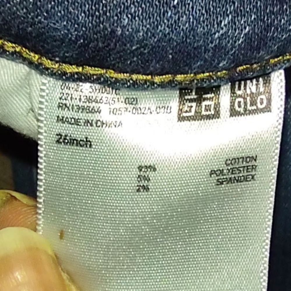 Stretchy Gap and Uniqlo Size 2 Skinny Jeans - Picture 3 of 6